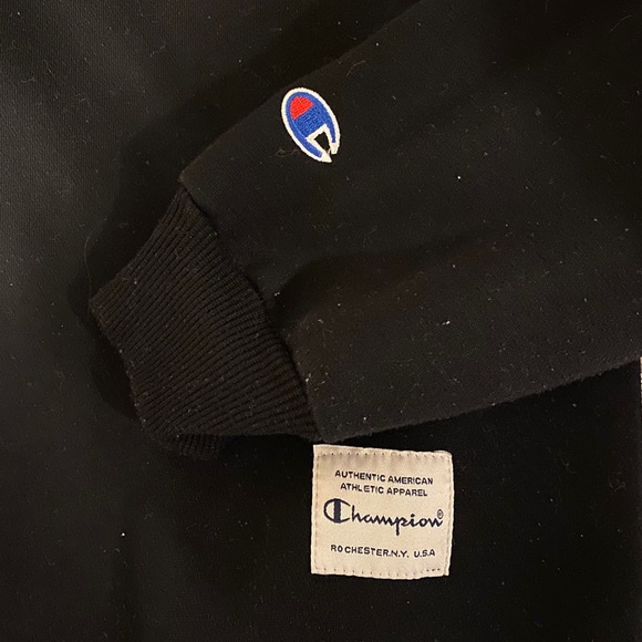 Women’s Champion Sweatshirt - Picture 2 of 3